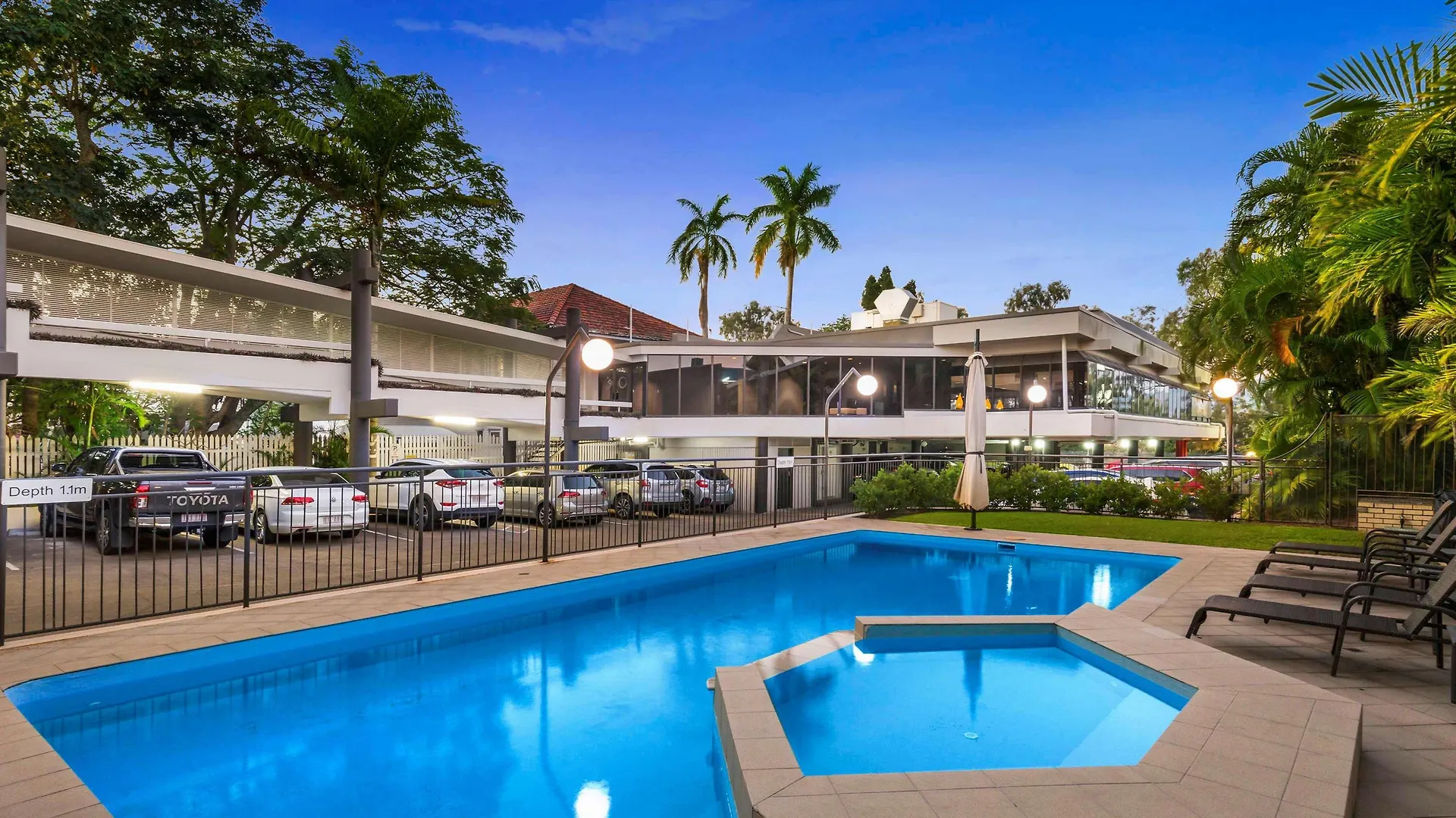 Mercure Rockhampton 4*,